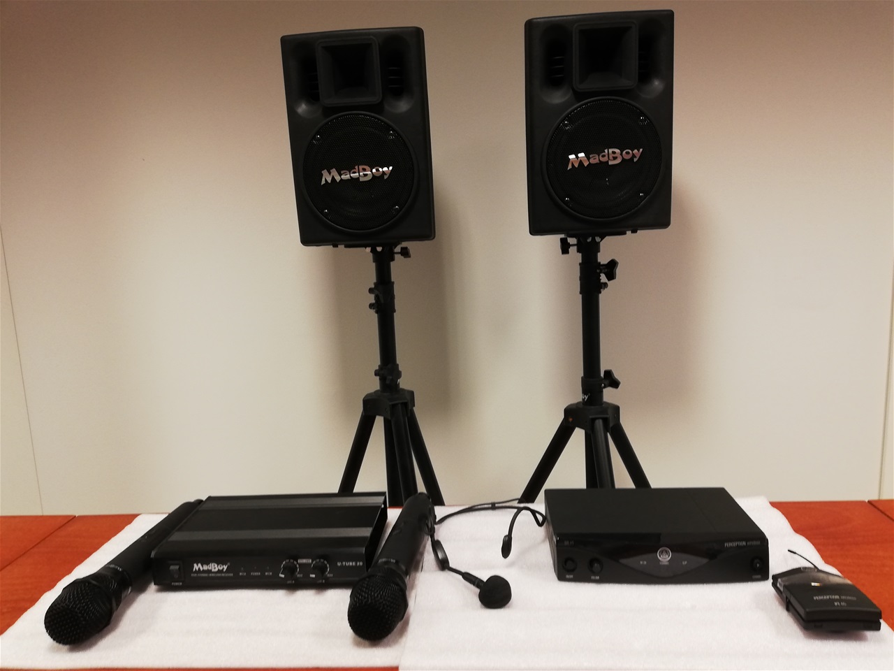 Äänentoisto-, ja karaokelaitteet